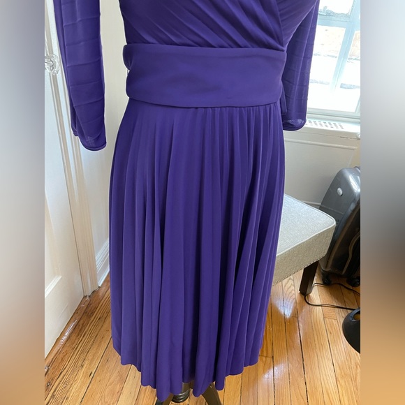 BCBGMaxAzria V neck pleated midi dress purple - Picture 5 of 12